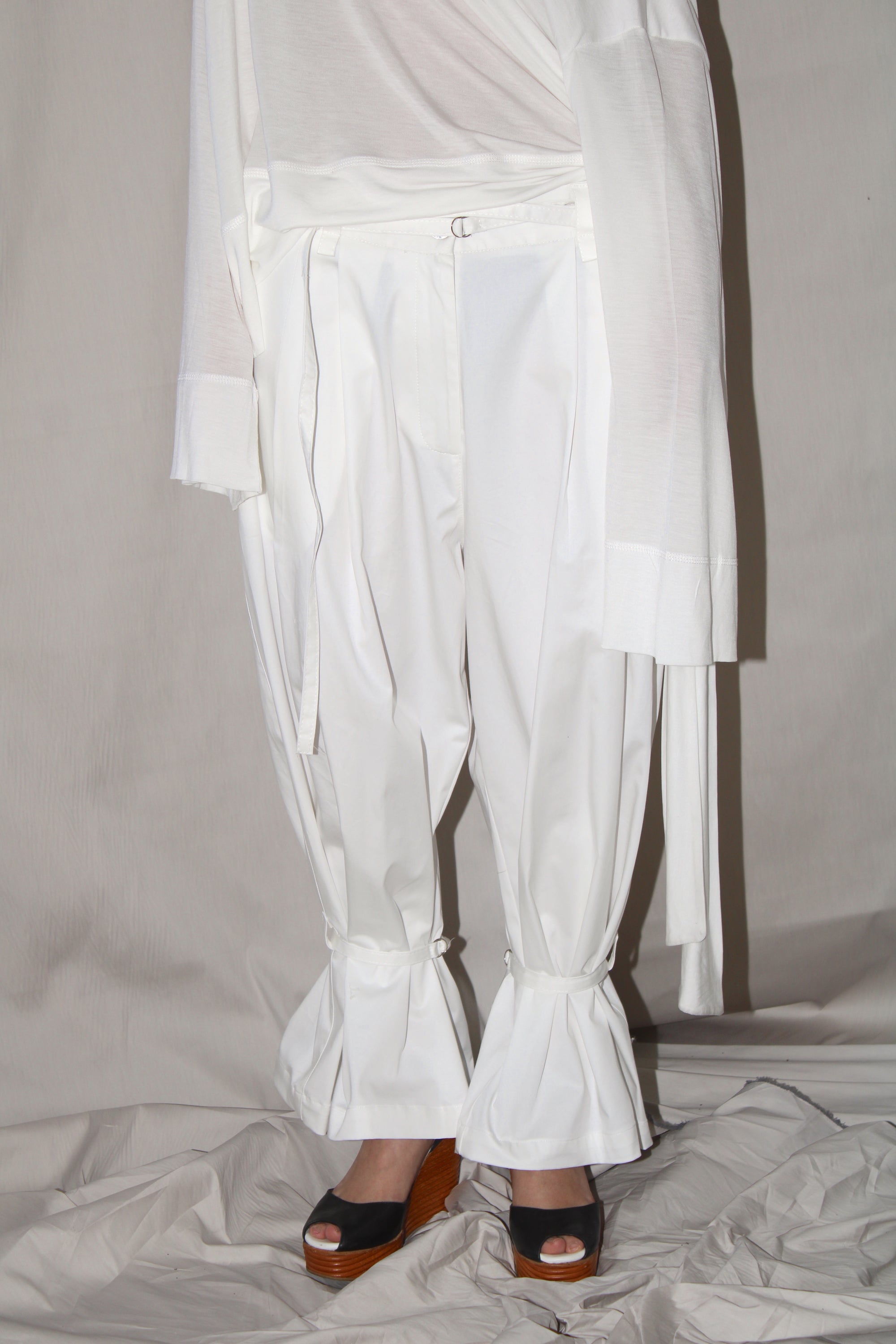 Pleated Pants With An Adjustable Hem Strap- White