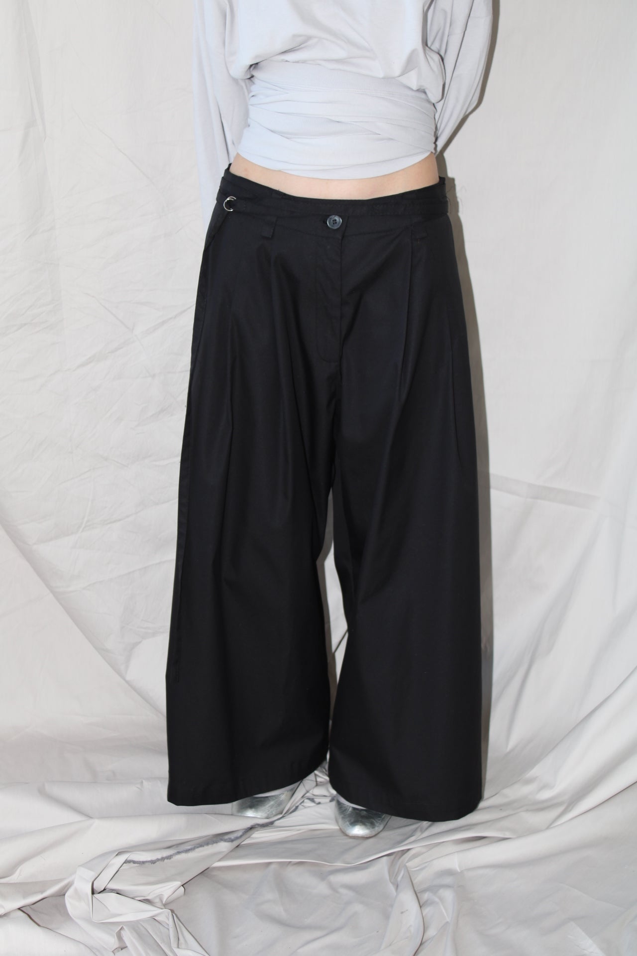 Pleated Pants With An Adjustable Hem Strap- Black
