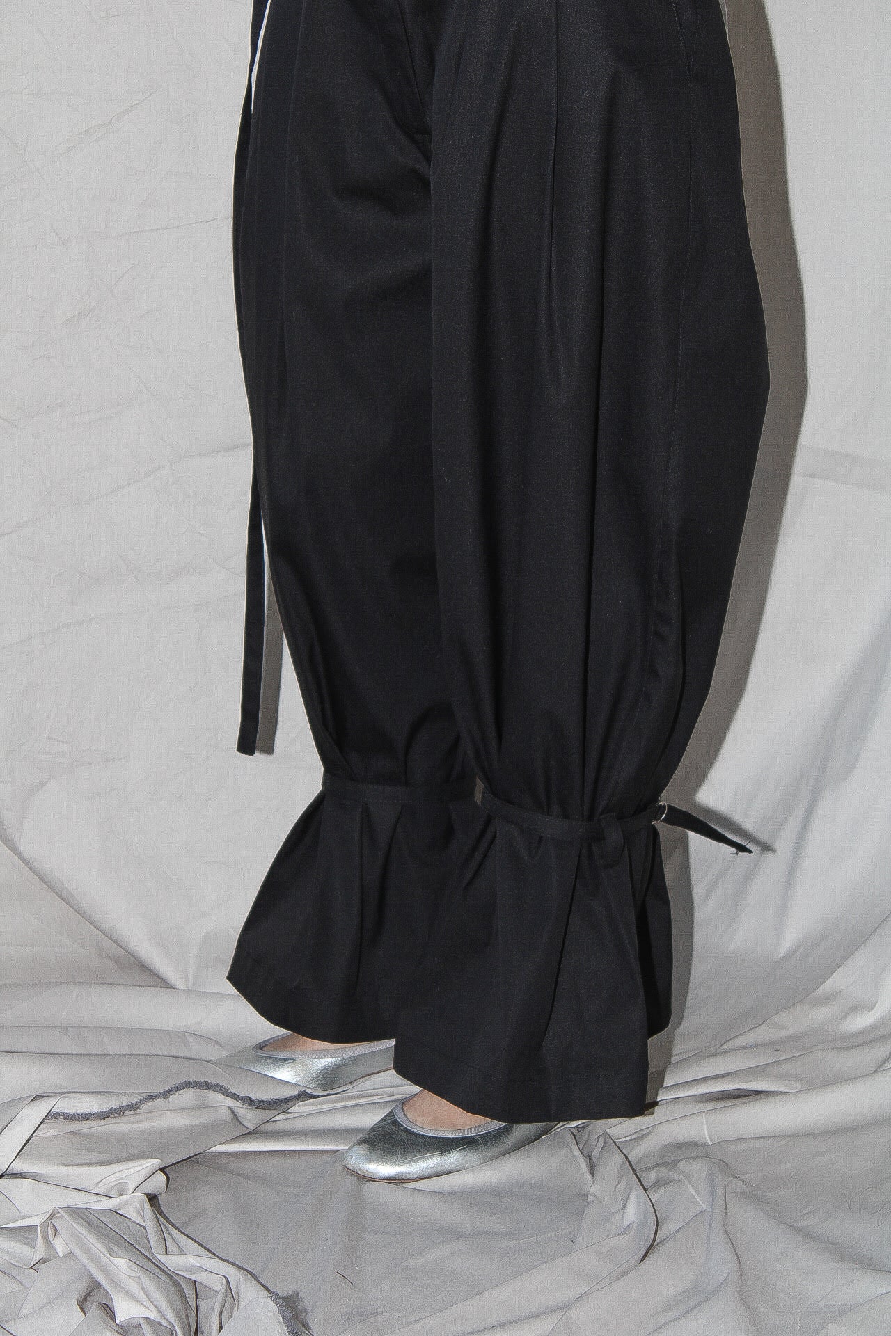 Pleated Pants With An Adjustable Hem Strap- Black