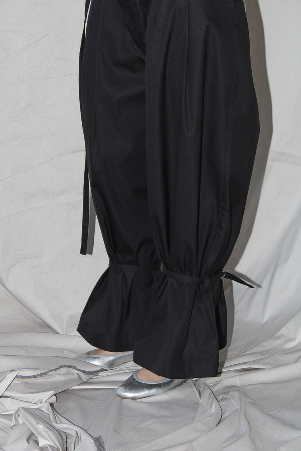 Pleated Pants With An Adjustable Hem Strap- Black