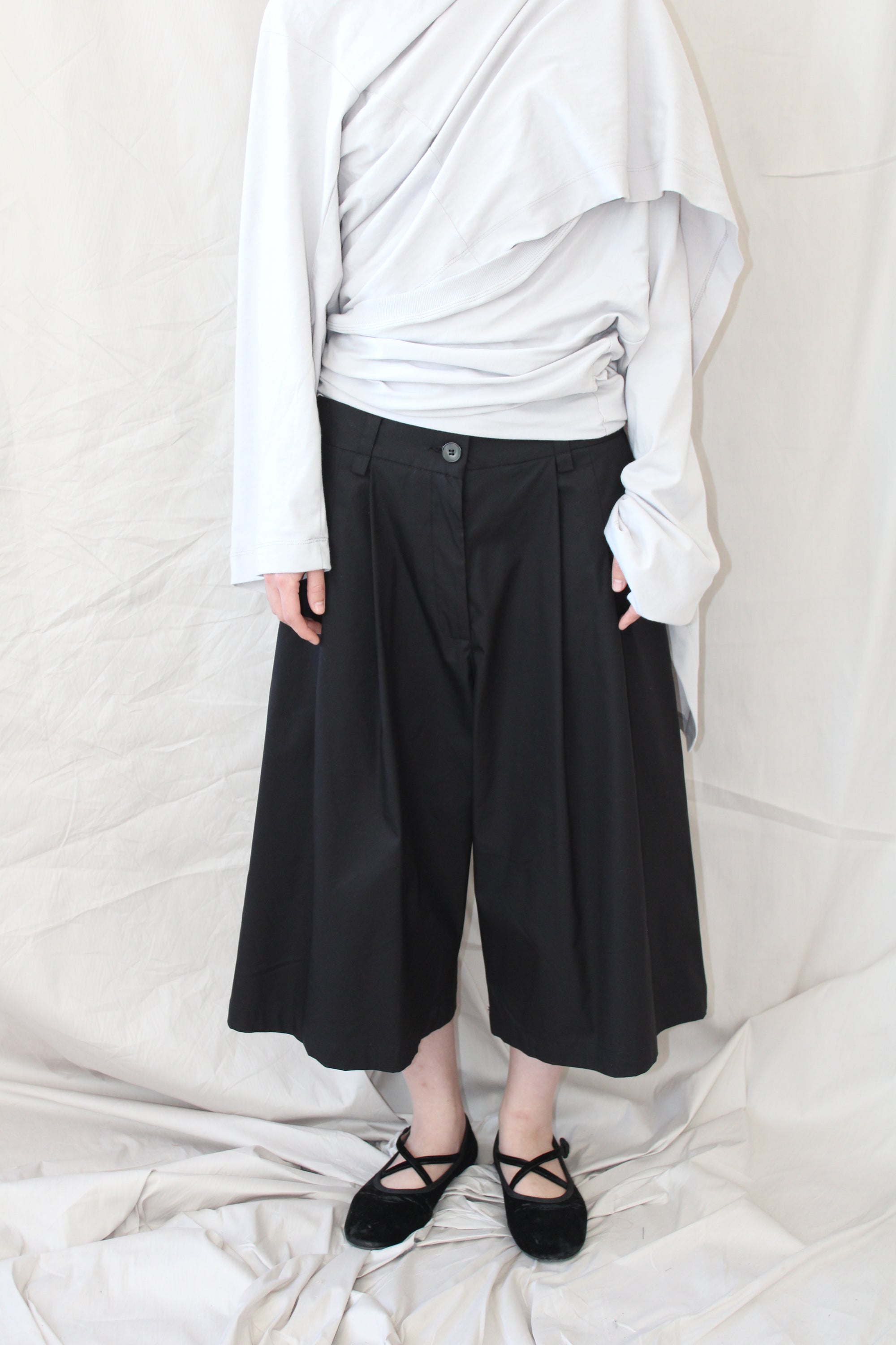 Wide tailored bermuda- Black