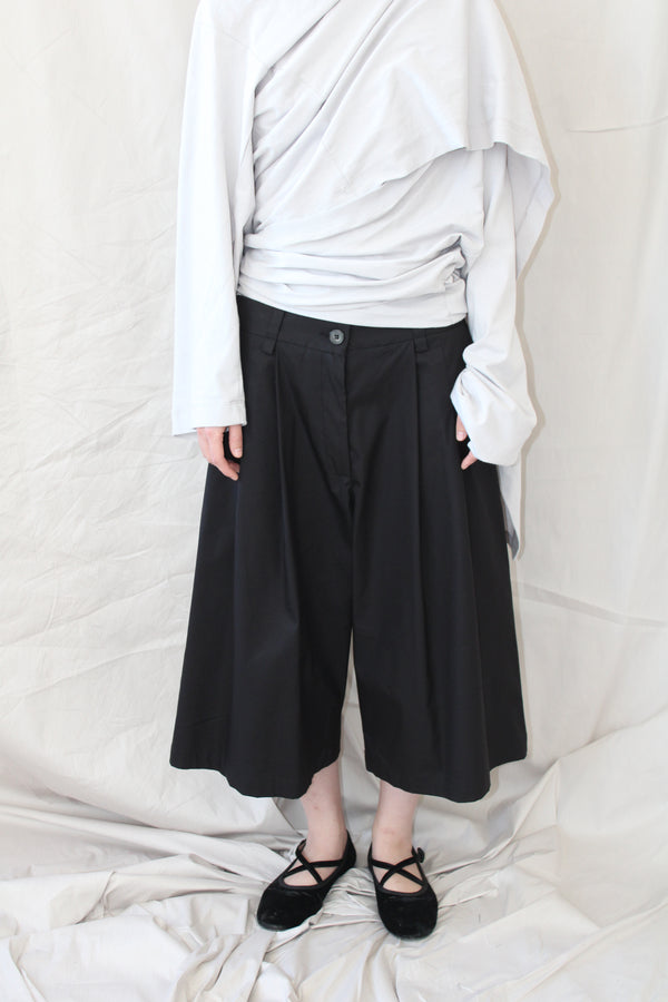 Wide tailored bermuda- Black