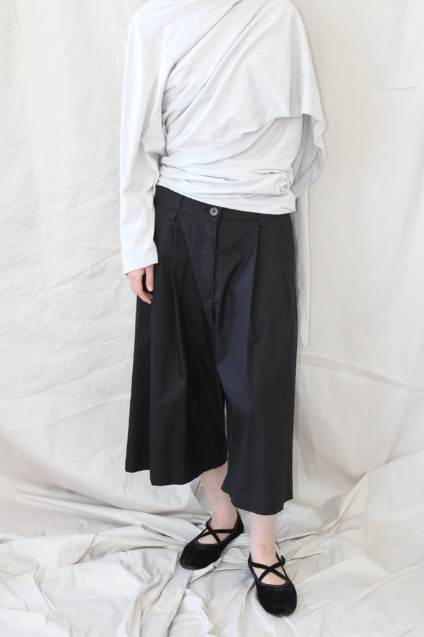 Wide tailored bermuda- Black